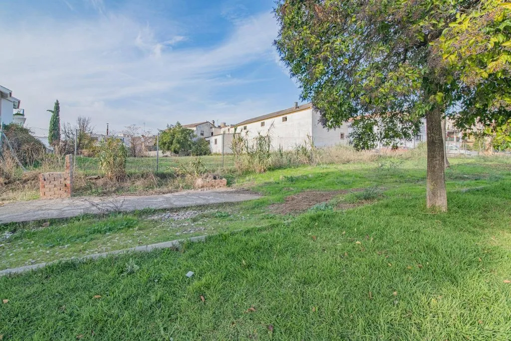 Giardino - Development Land in Peligros Centre