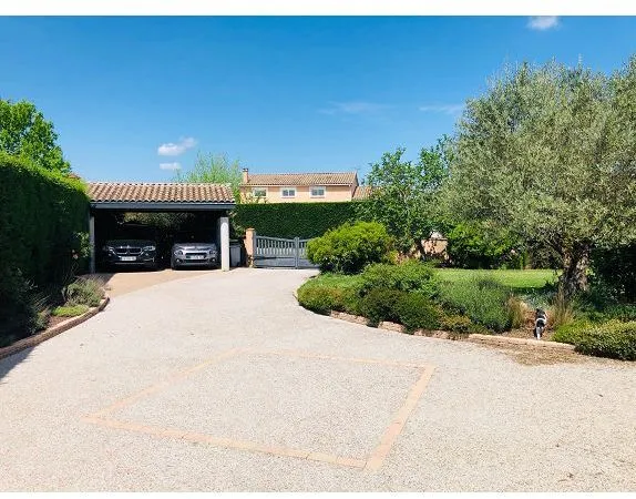 Välivaade - Contemporary House with Pool in Quiet Setting