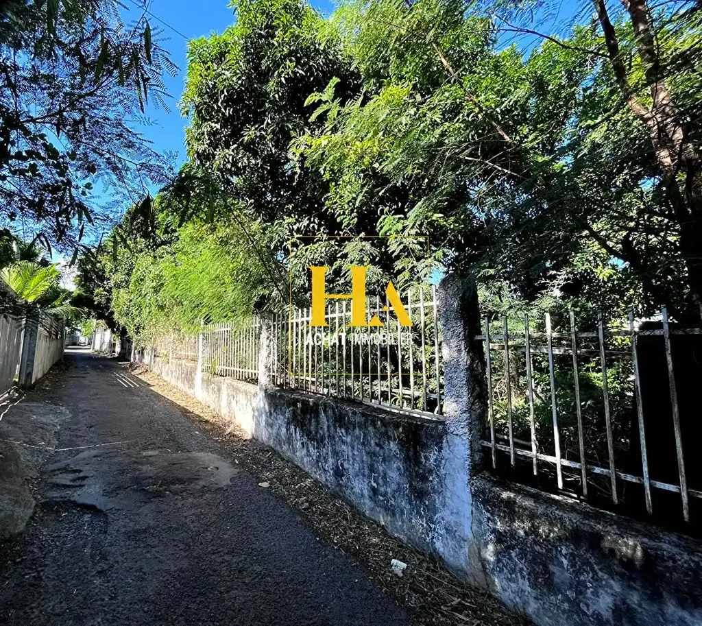 Giardino - Constructible Plot with Garden in Ligne Paradis, Saint-Pierre
