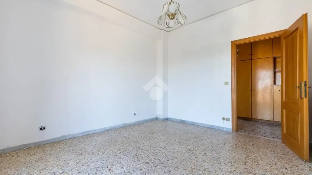 Pièces - Two-Bedroom Apartment with Balcony in Rome