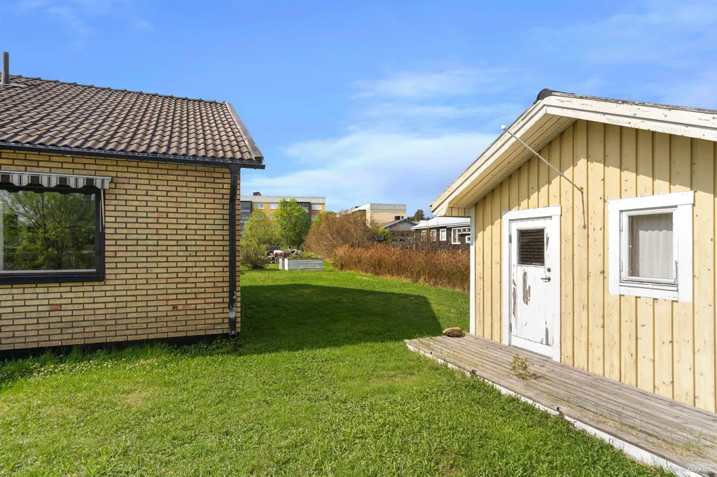 Jardin - 1-Storey Villa with Garage in Näsbyn