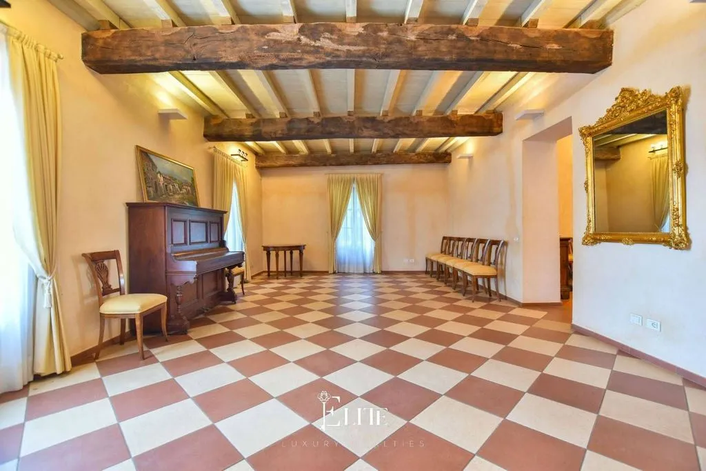 Elutuba - Historic Villa with Private Garden in Azzate