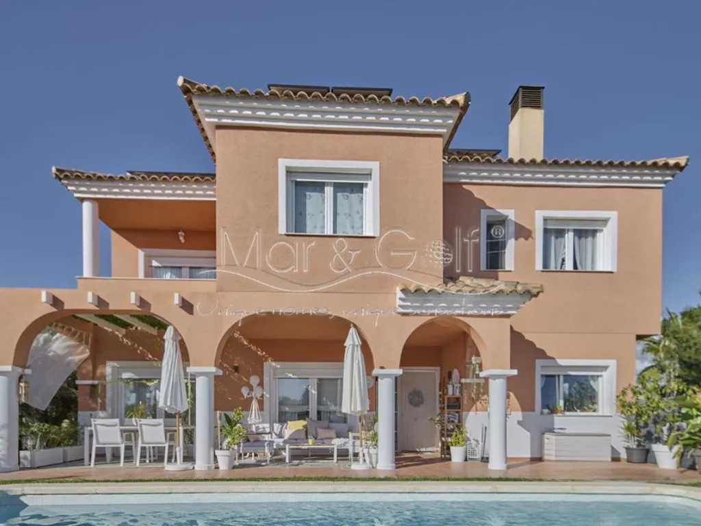Bassein - Chalet with Pool in La Font