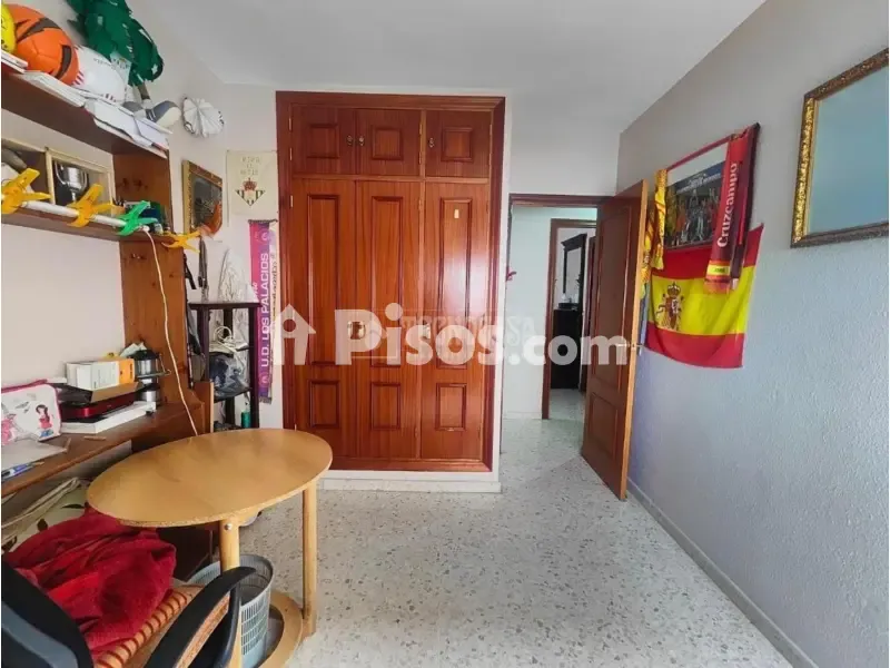 Bureau - Apartment with Balcony in Los Palacios