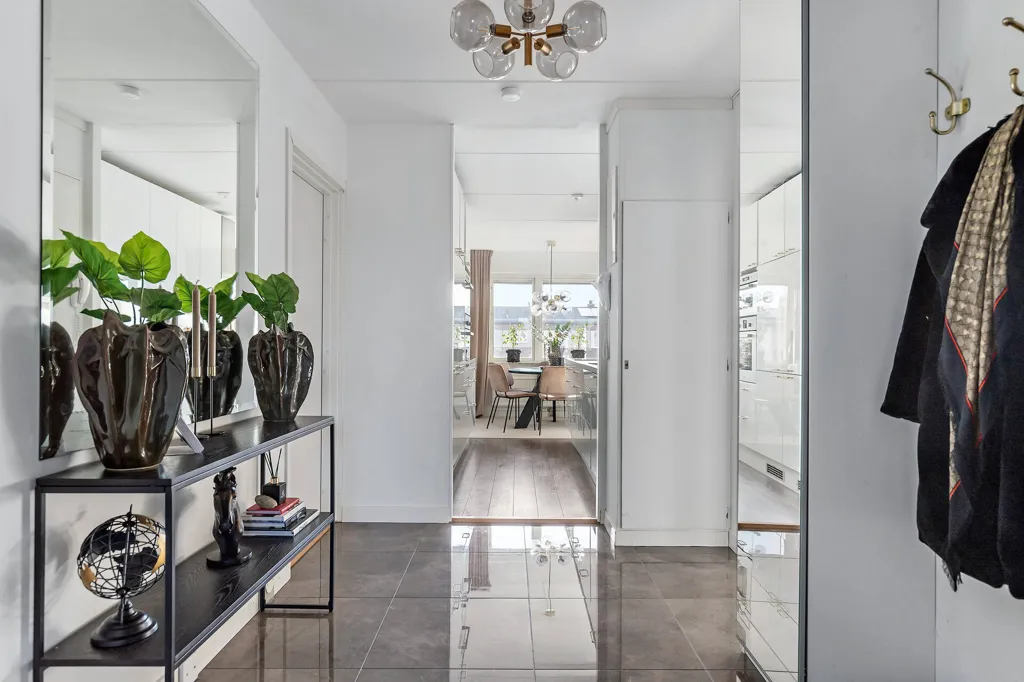 Entrée - Renovated Apartment with West-Facing Balcony in Göteborg