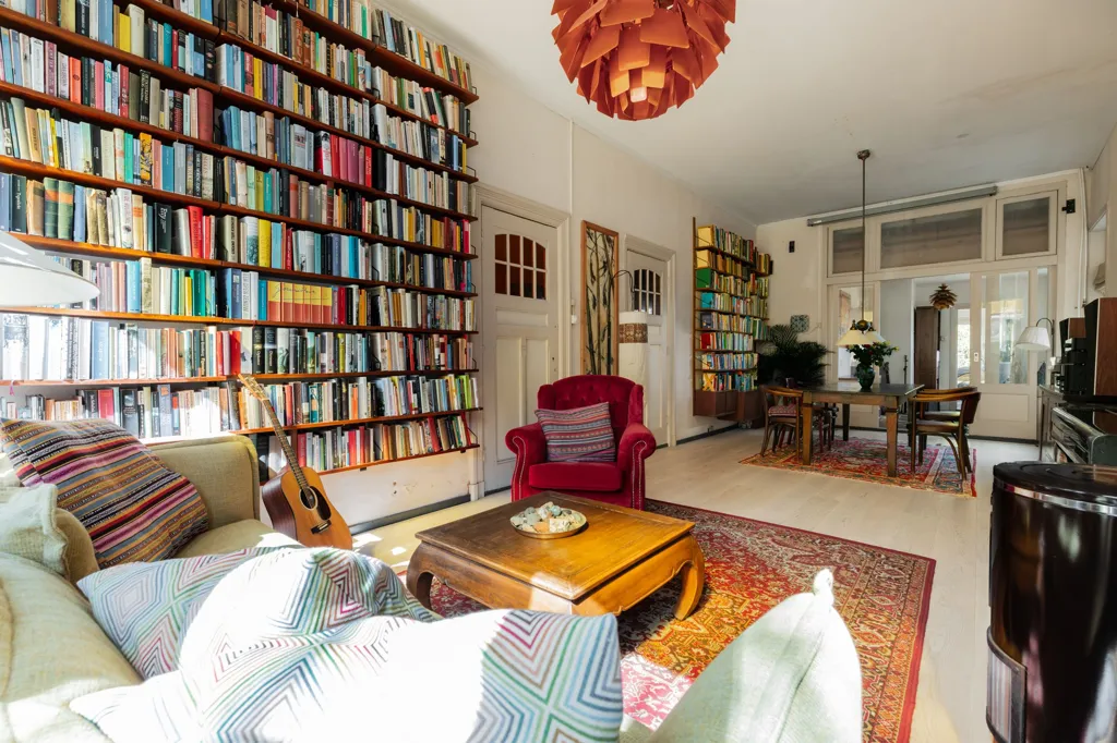 Elutuba - Monumental House with Deep Garden in Assen