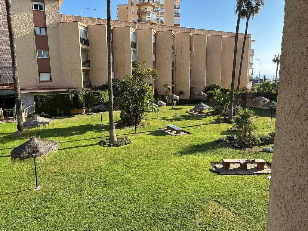 Aed - Beachfront Apartment with Pool in Playamar