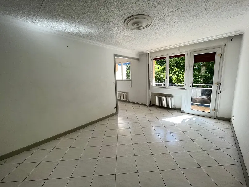 Toad - 3-Bedroom Flat with Balcony in Saint-Étienne