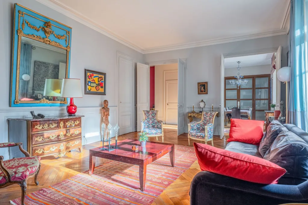Elutuba - Luxury Apartment with Original Ornaments in Lyon
