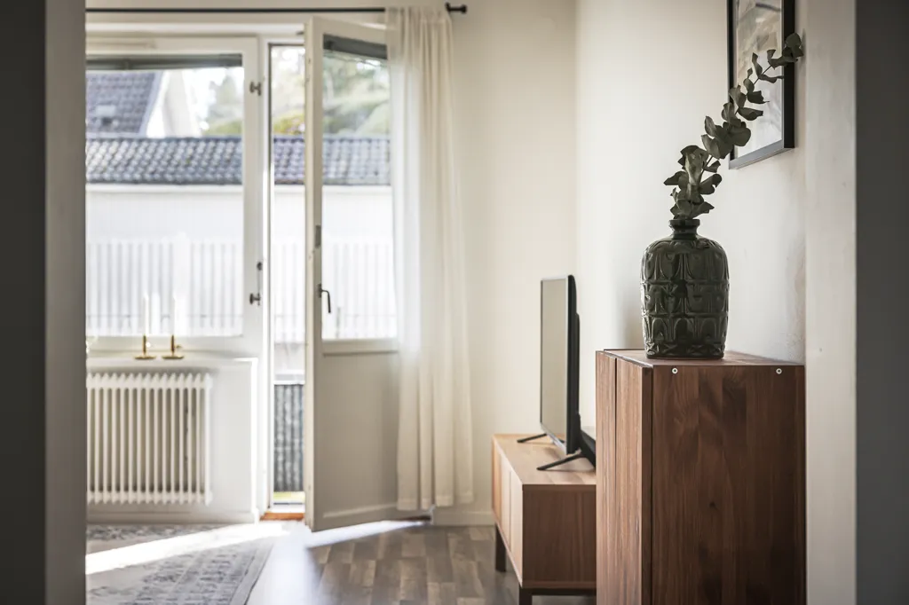 Esik - Modern Flat with Balcony in Vendelsö