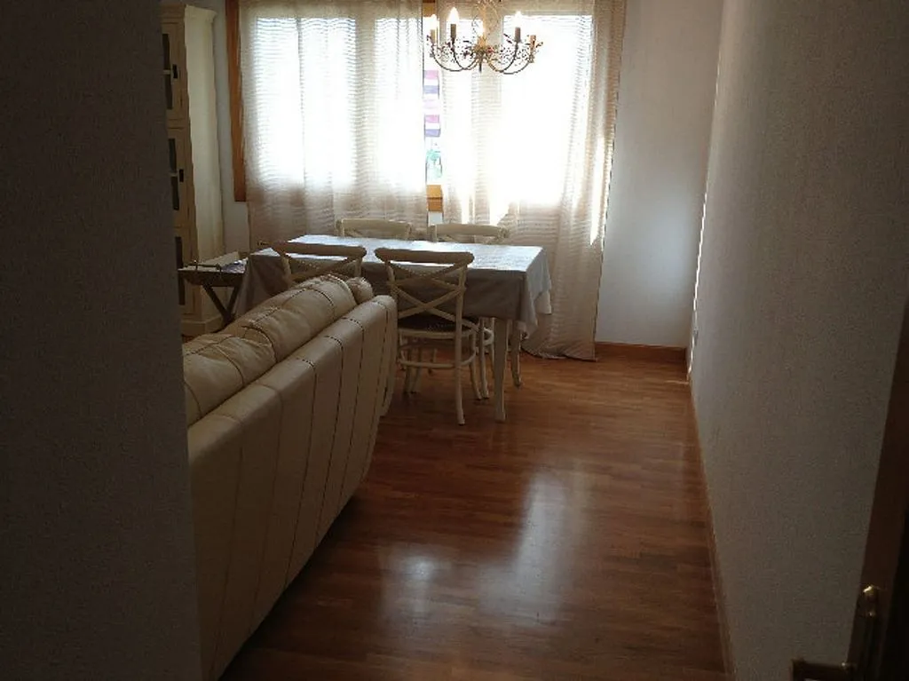 Salle à manger - Furnished Flat with Park View in Los Lirios