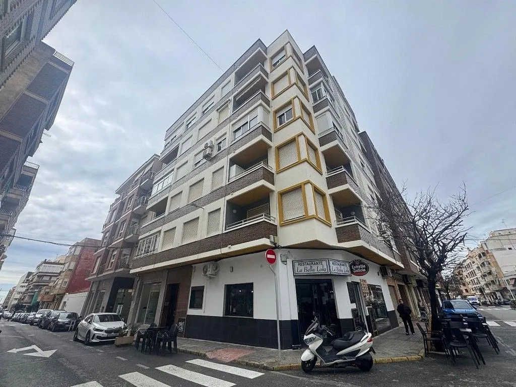 Välivaade - Reformed Flat with Terrace in Torrevieja Centre