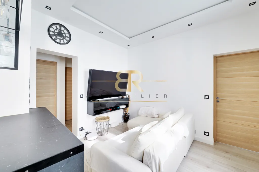 Séjour - T3 Rénové avec Hauteur sous Plafond à Colombes
