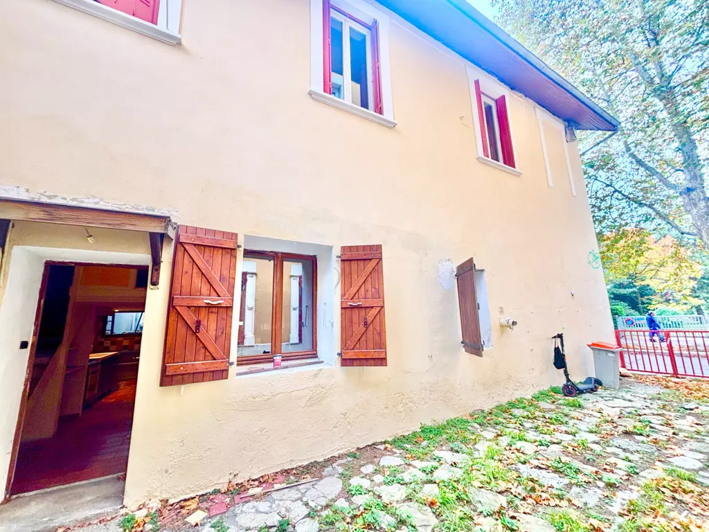 Extérieur - Maison de Charme avec Garage à Grenoble