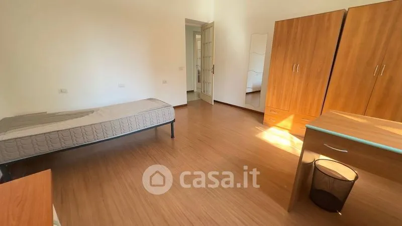 Chambres - Four-Bedroom Apartment with High Ceilings in Parma