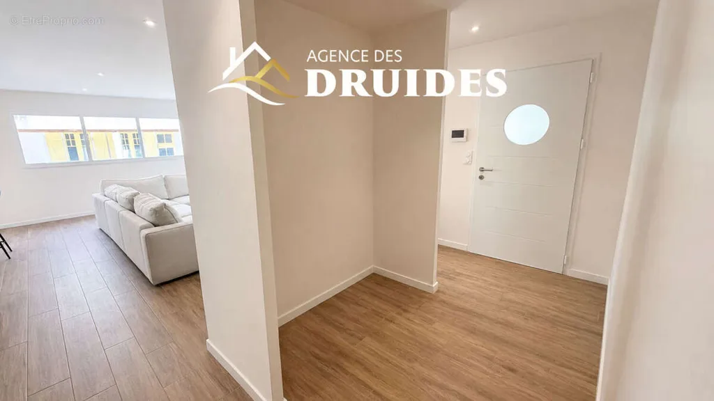Hallway - Contemporary House Near Beach in Carnac