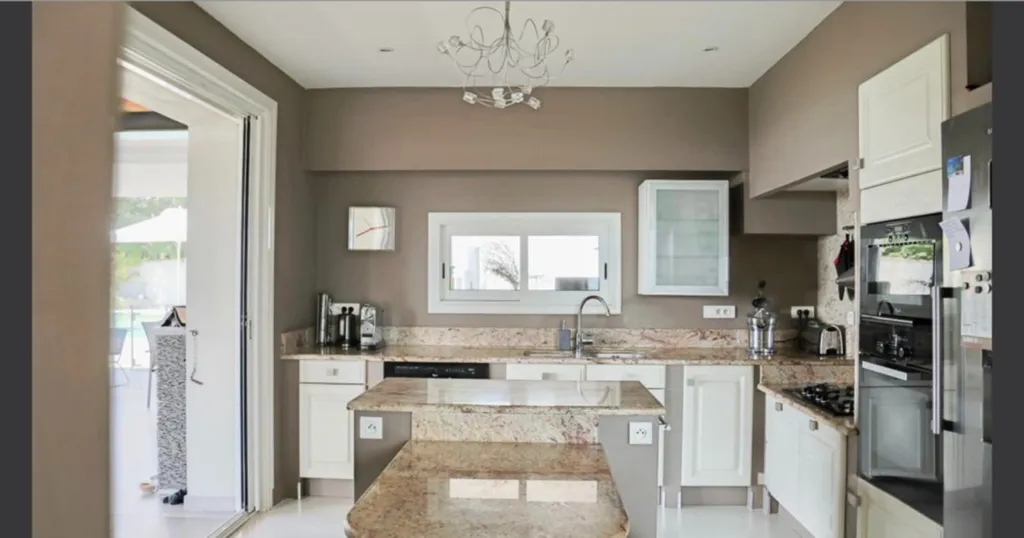 Cuisine - Villa Contemporaine avec Piscine et Vue Panoramique à Apt