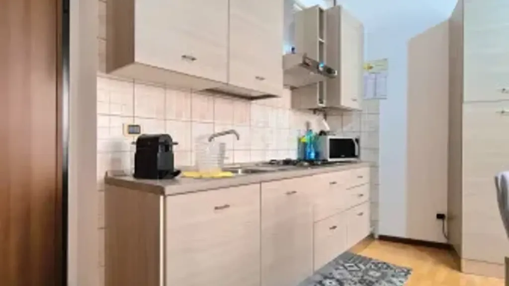 Cucina - Appartamento ristrutturato con balcone a Legnano
