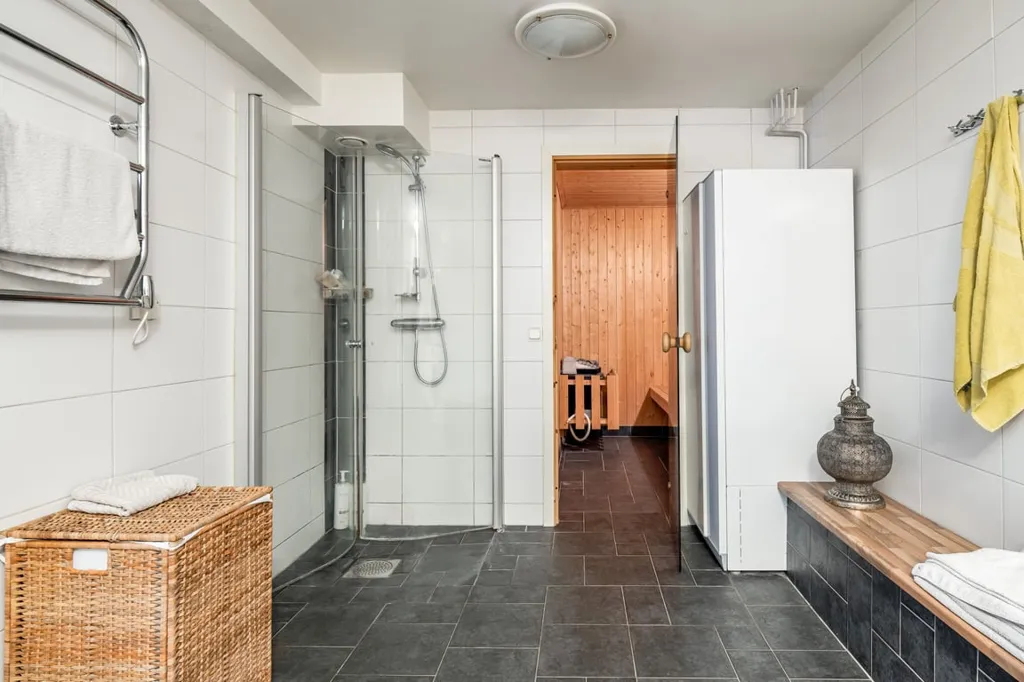 Salles de bain - Souterrain Villa with Garden on Quiet Street