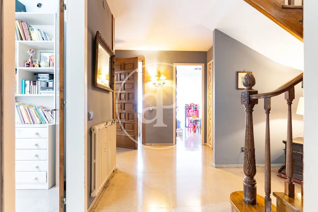 Entrée - Luxury Townhouse with Pool in Sabadell Centre