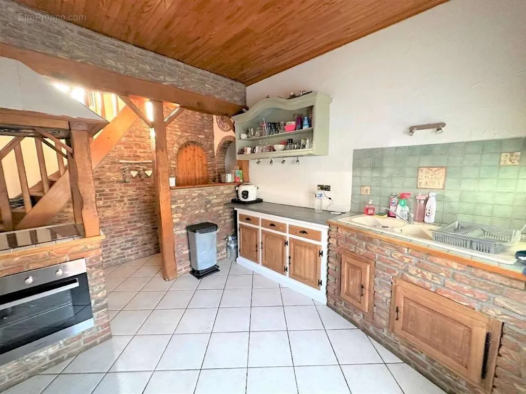 Cuisine - Maison avec Piscine à Bertincourt