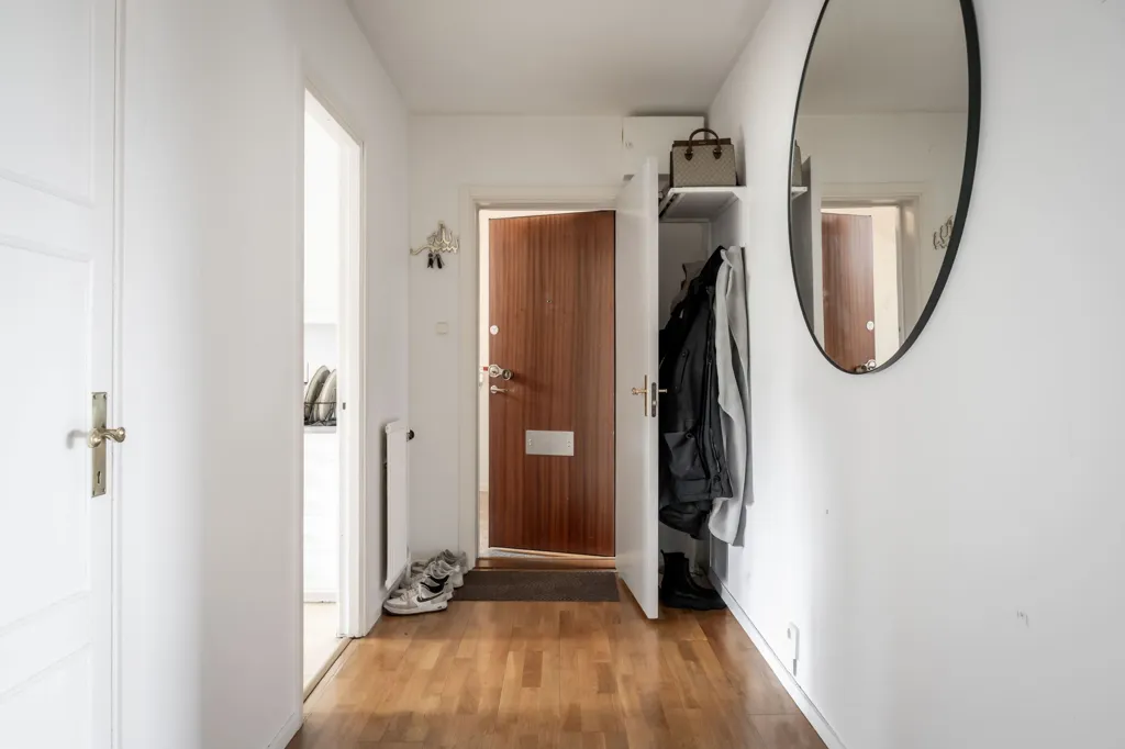 Hallway - Two-Bedroom Flat with Balcony in Sjöbo