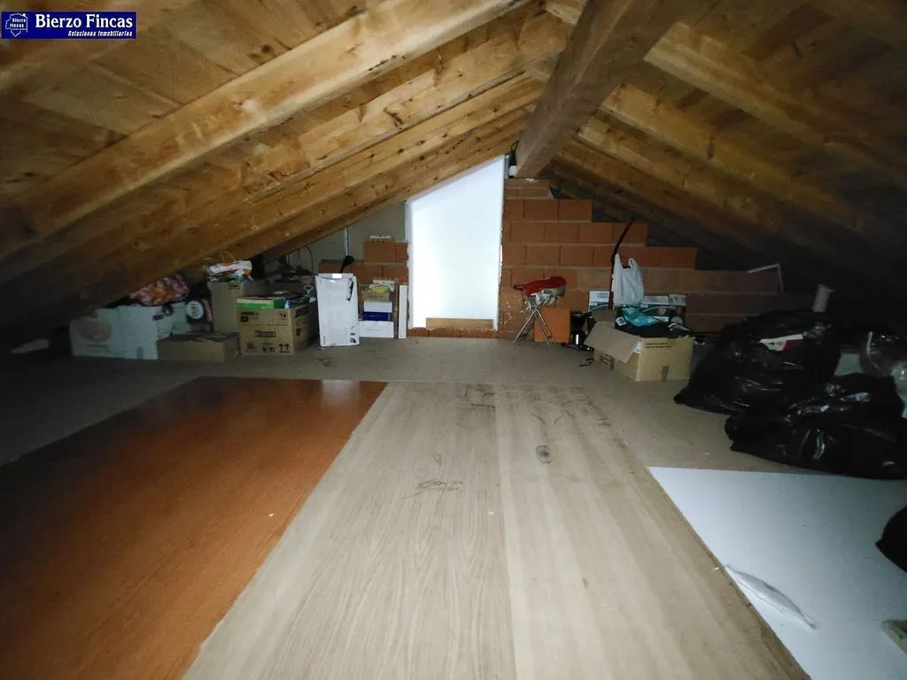Pièces - Spacious Chalet with Garden in Fabero