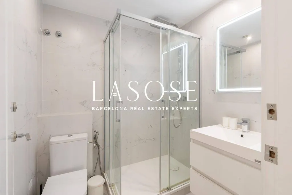 Vannitoad - Luxury Apartment with Balcony in Eixample