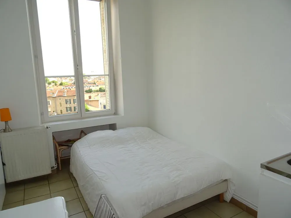 Chambres - Studio ensoleillé avec vue jardin à Nancy