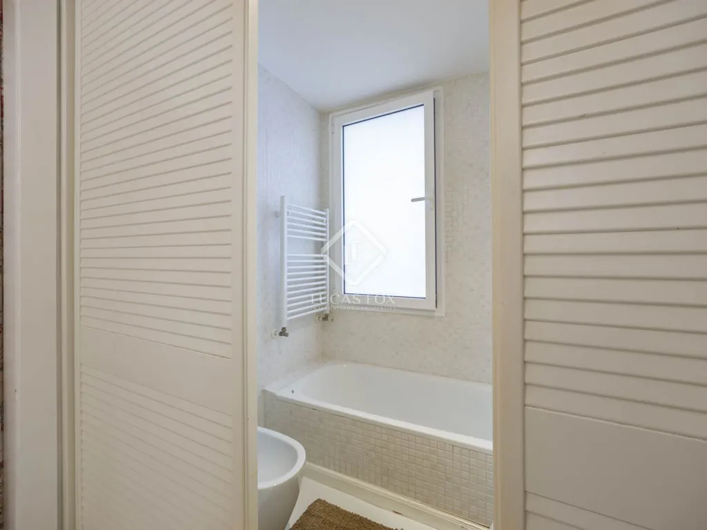 Bathrooms - Refurbished Apartment with Terrace in Valencia