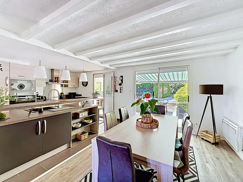 Cuisine - Maison avec Piscine et Terrasses à Meximieux