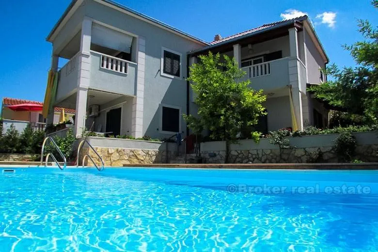 Bassein - Newly Built Villa with Pool in Postira