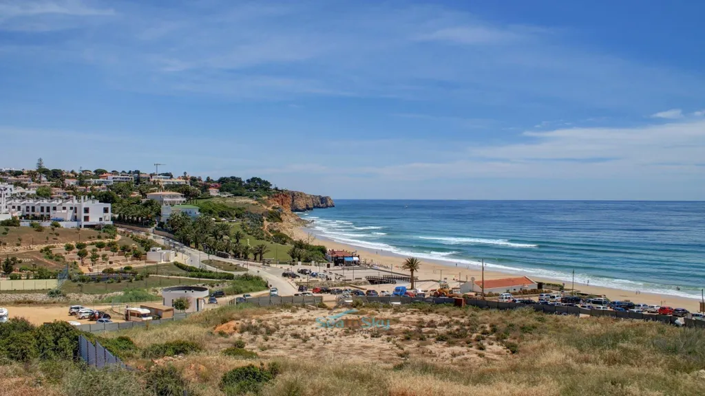 Contemporary Villa with Pool near Porto do Mos