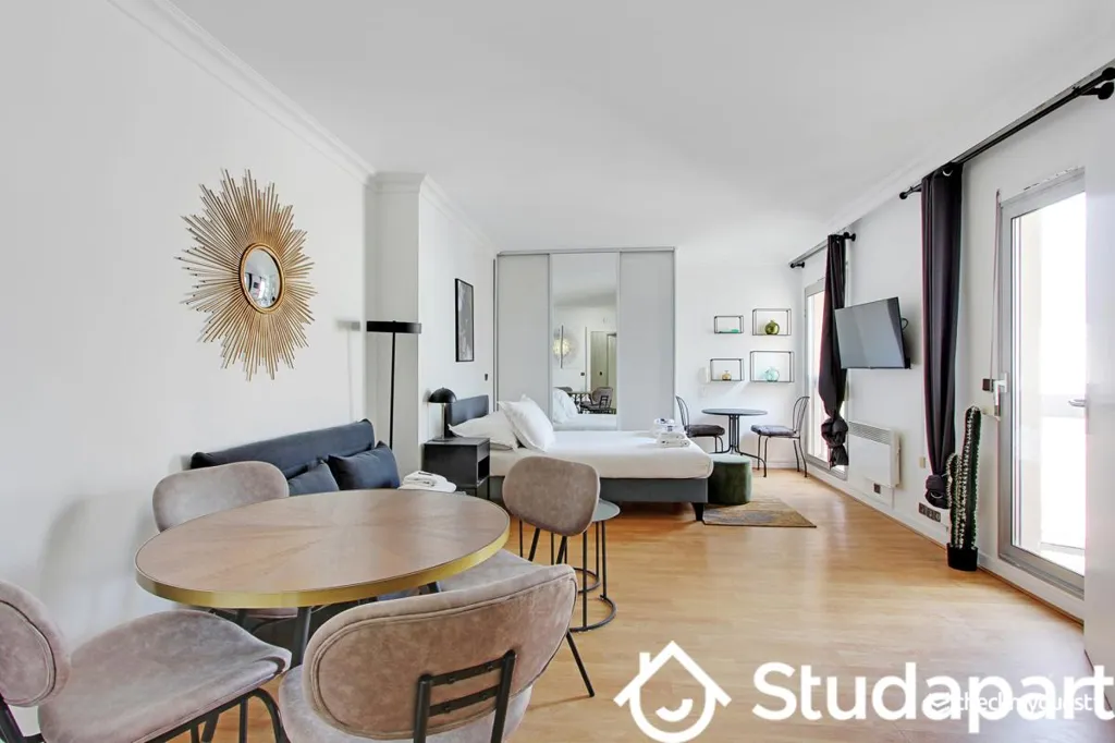 Séjour - Studio Lumineux avec Jardin à Proximité du Centre-Ville