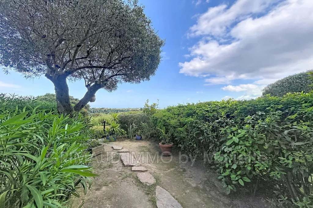Aed - Garden Apartment with Sea View in Grimaud