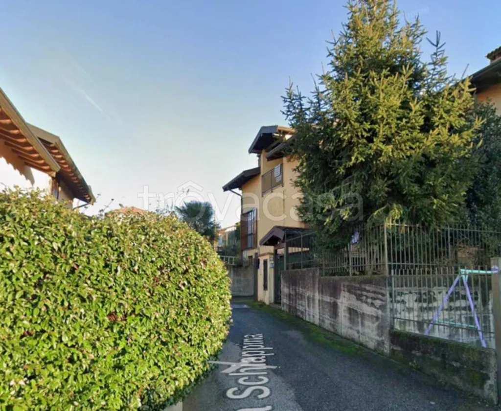 Exterior - Three-Storey Villa with Garden in Divignano