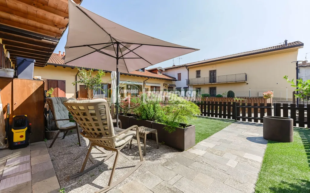 Terrass - Terraced Villa with Private Garden in Levate