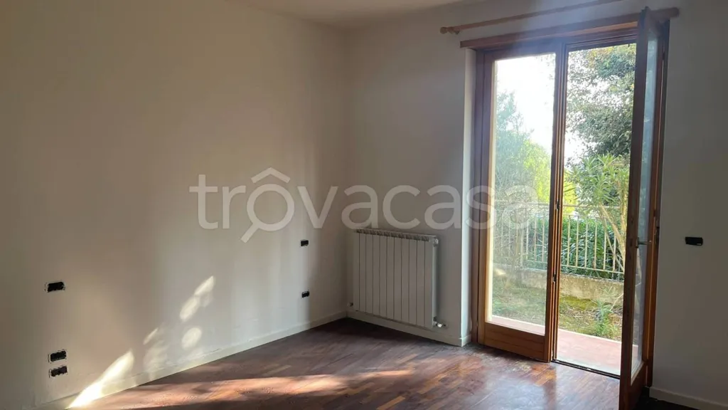 Pièces - Ground Floor Apartment with Private Garden in Perugia