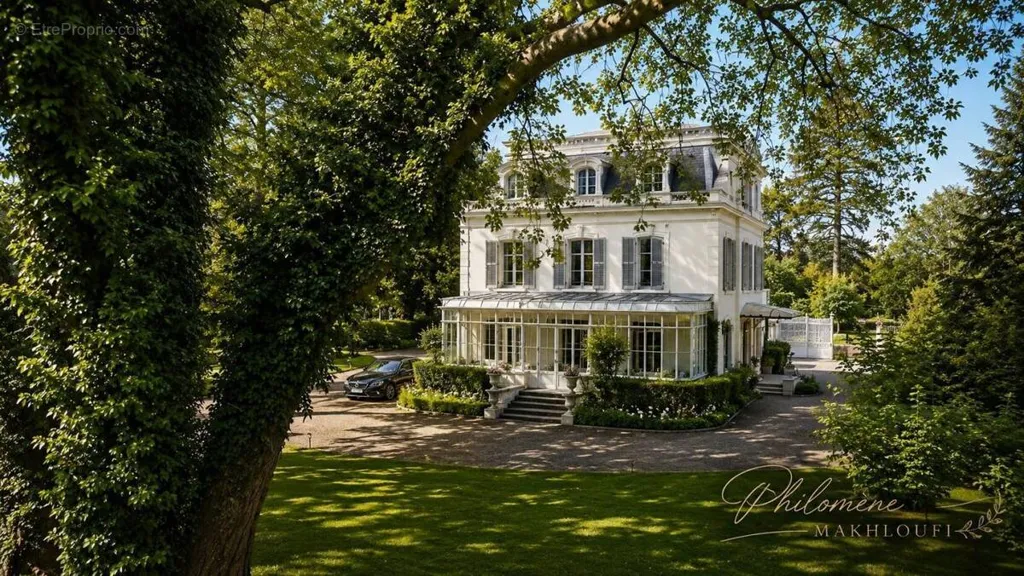 Vue aérienne - Villa Historique avec Piscine à Le Mée-sur-Seine