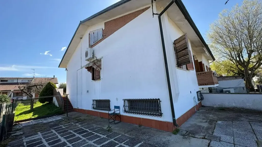 Exterior - Bifamiliar Villa with Private Garden in Formignana