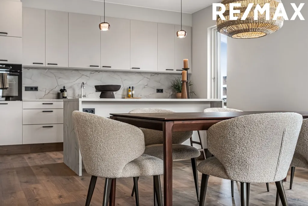 Salle à manger - 5-Bed Apartment with Balcony in Álftanes
