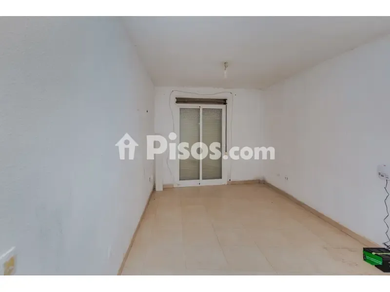 Rooms - Flat for Renovation in Roquetas de Mar