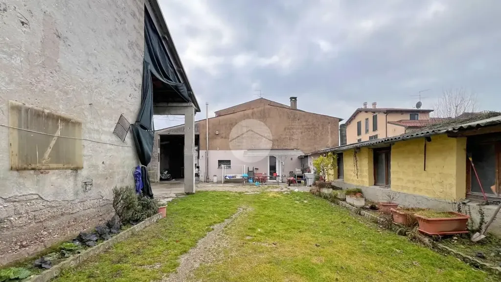 Jardin - Independent House with Garden in Zevio Centre