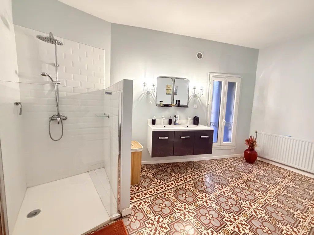 Salles de bain - Maison Bourgeoise avec Piscine au Centre de Bessan
