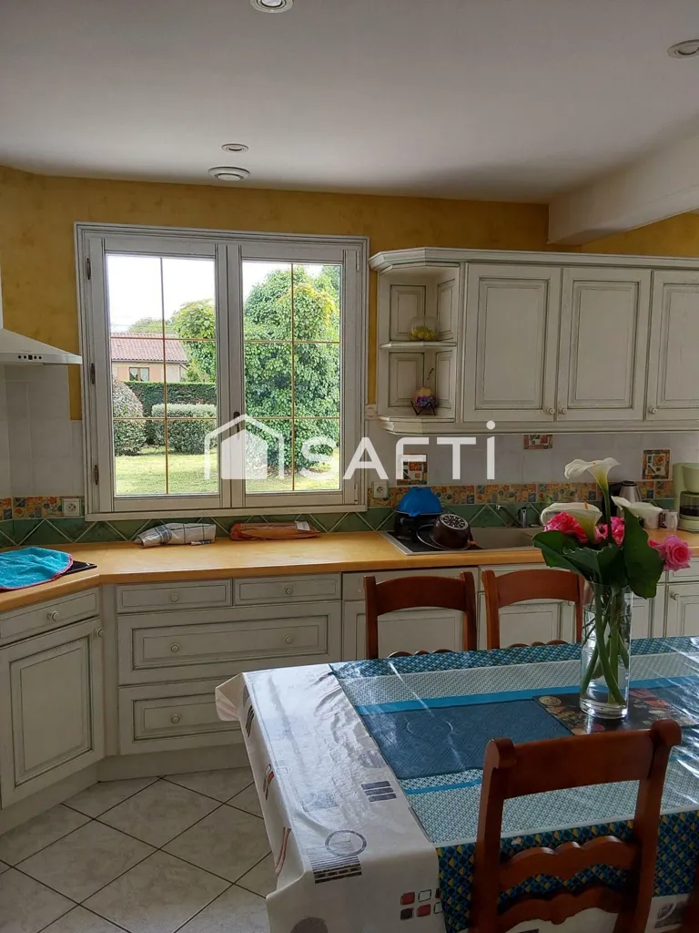 Cuisine - Maison de Plain-Pied avec Garage Double près de Périgueux
