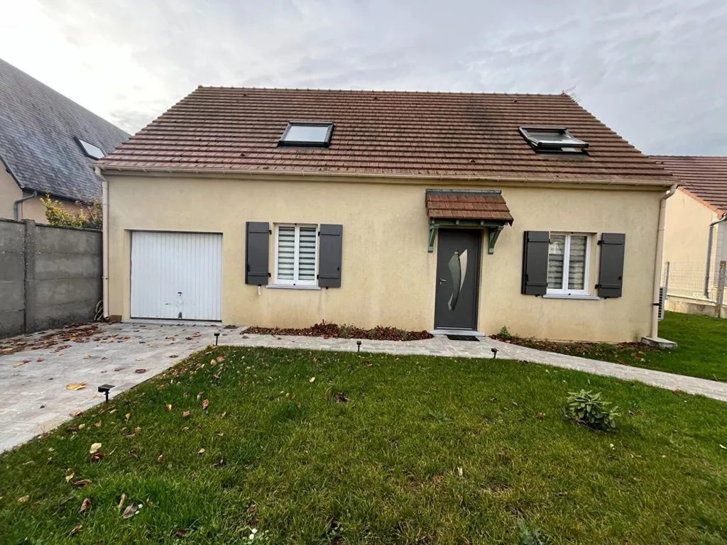Extérieur - Maison avec Garage et Terrain à Proximité d'Auneau
