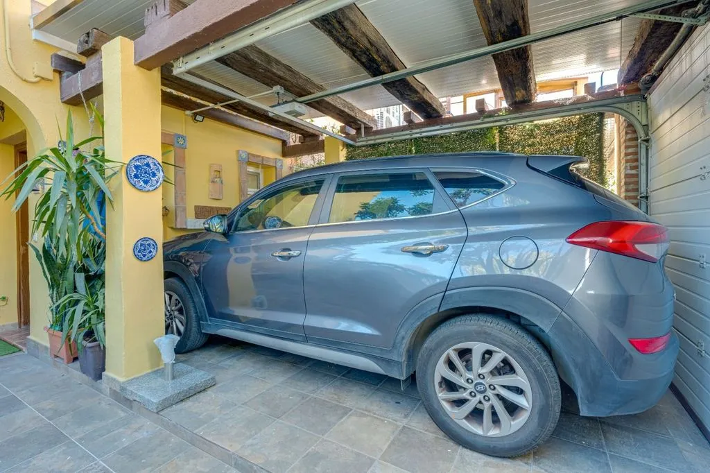 Garage - Corner Semi-detached with Pool in Las Lagunas