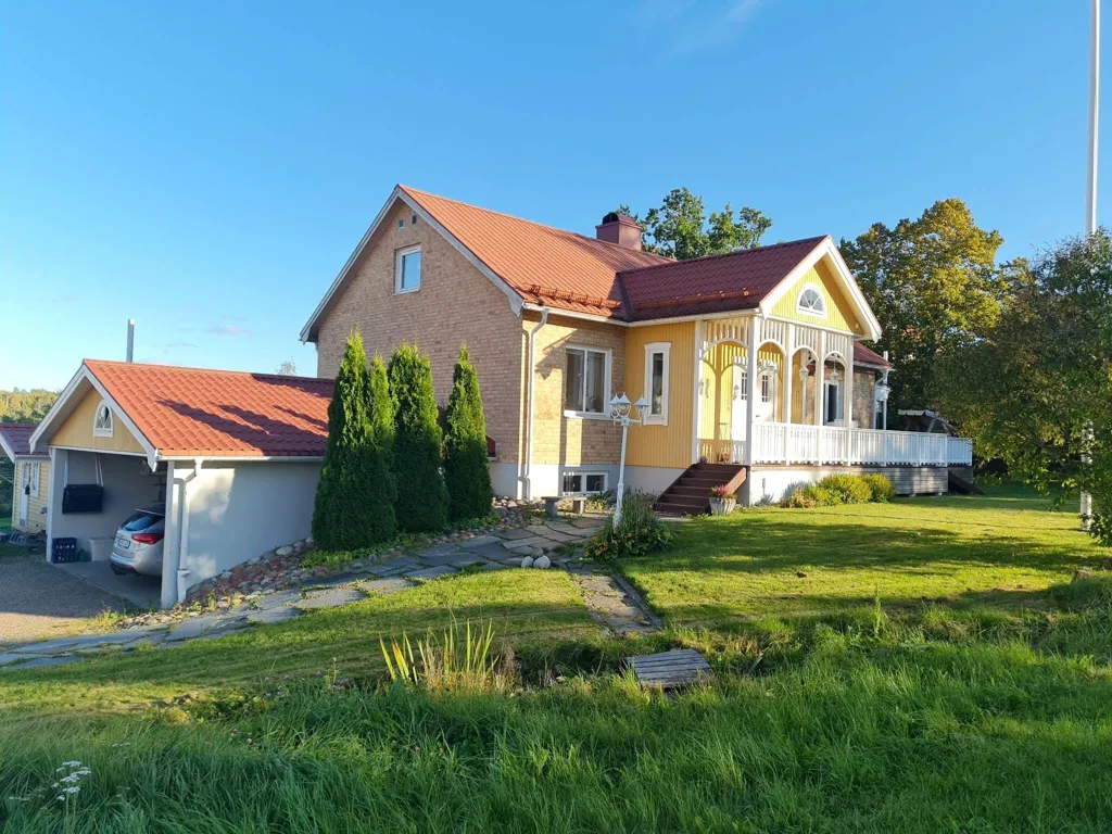 Välivaade - Villa with Lakeside Double Plot in Lucksta