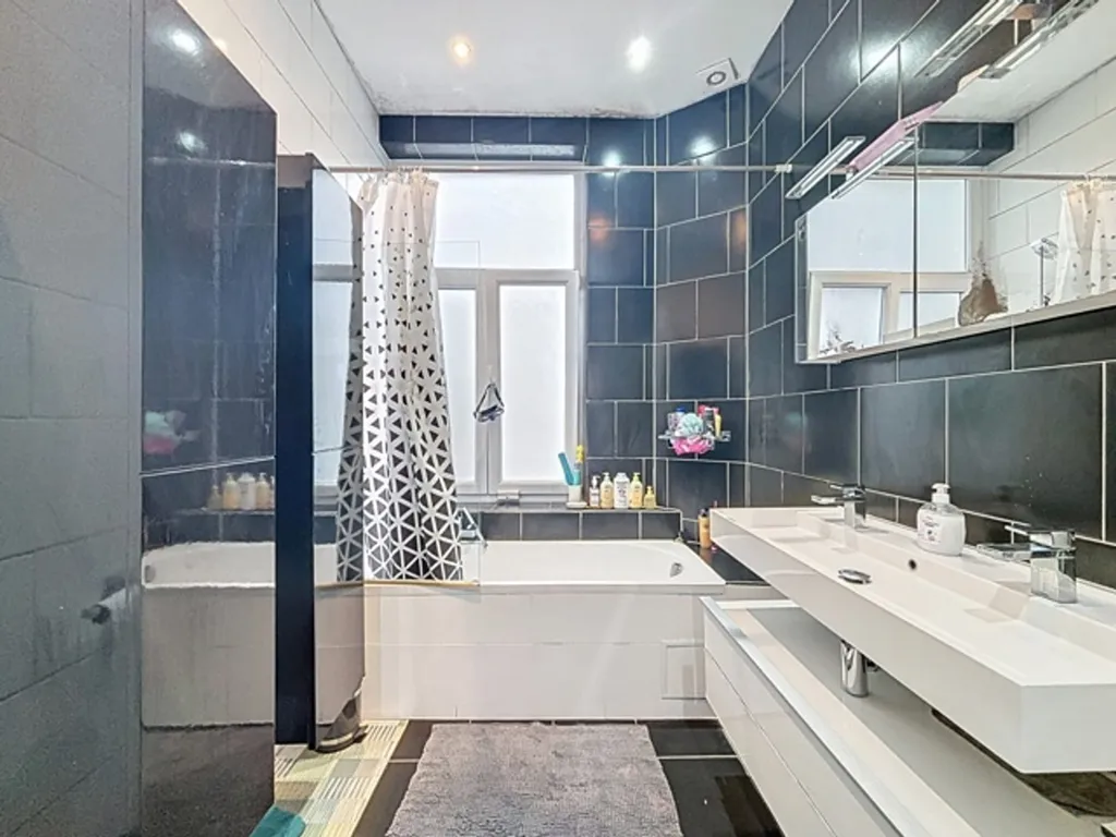Bagni - 2-Bedroom Apartment with Elevator in Anderlecht