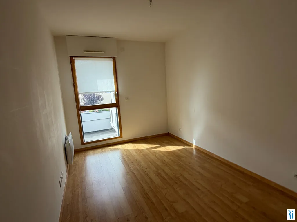 Rooms - Flat with Balcony in Le Mesnil Esnard
